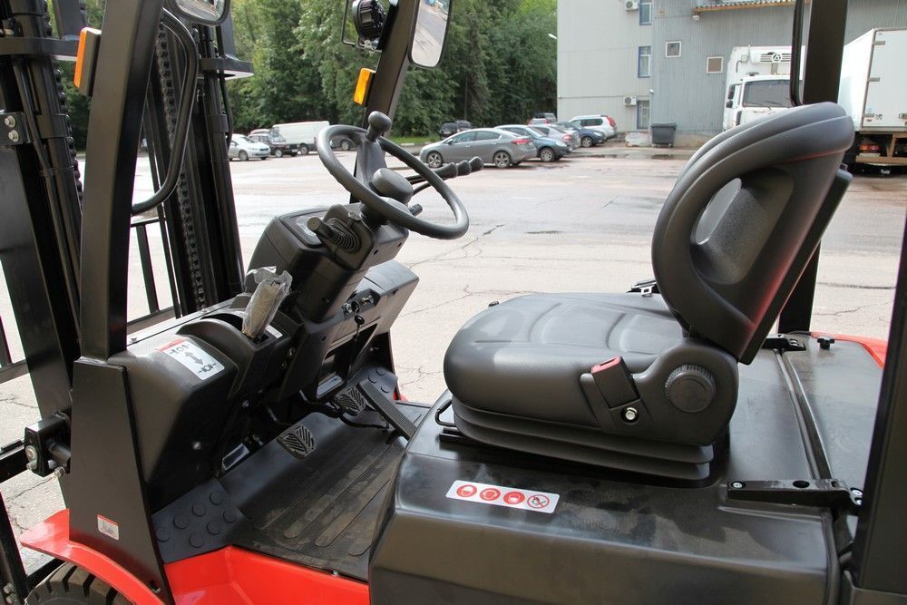Автопогрузчик бензиновый EP CPQD15T8